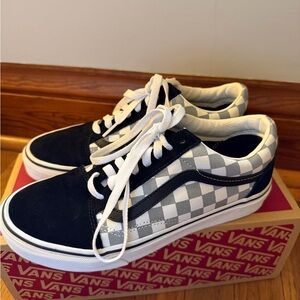 Like New VANS Womens Size 8 Old Skool
Reflective Cosmic Check
Mens 6.5 SHOES